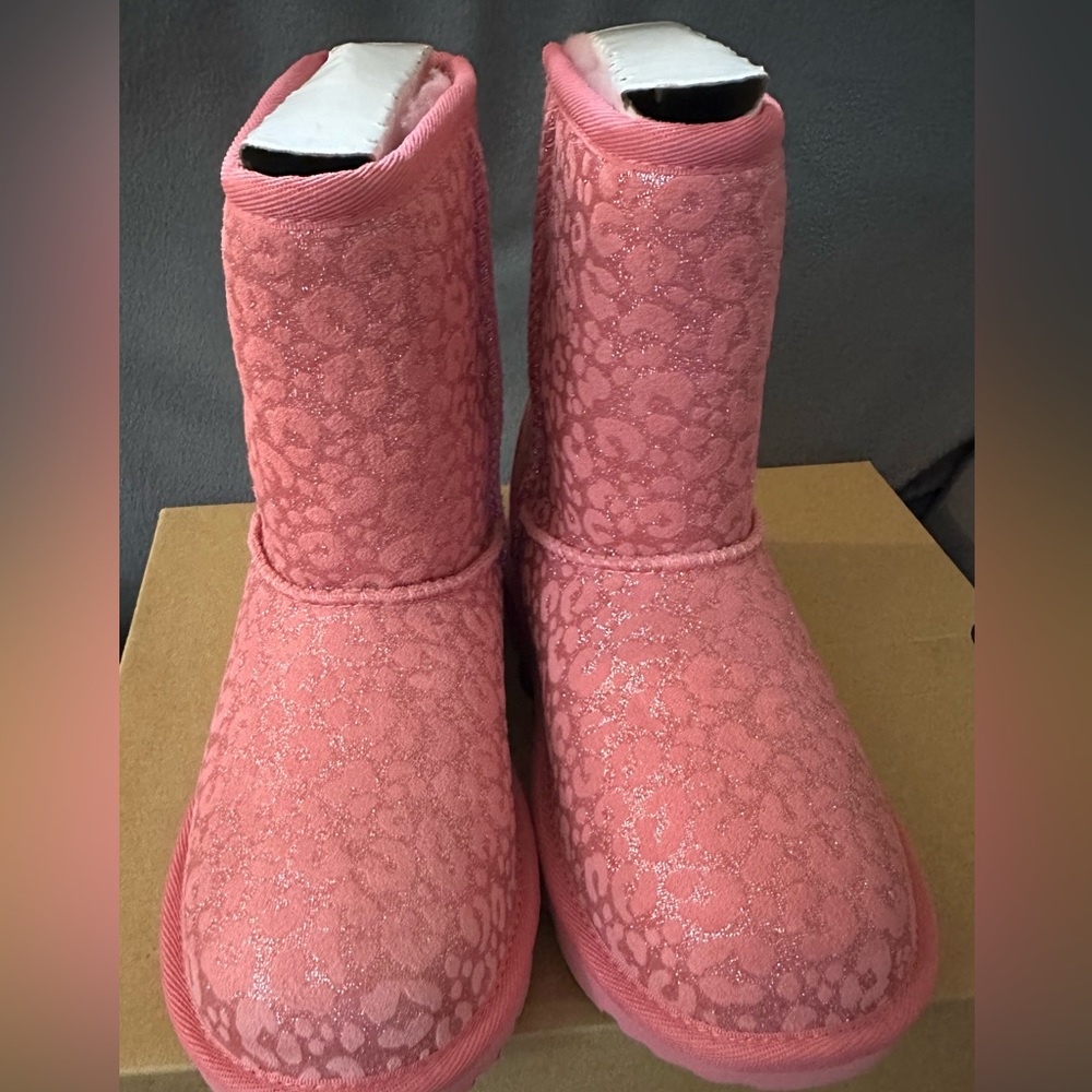 Uggs boots for girls never use brand new